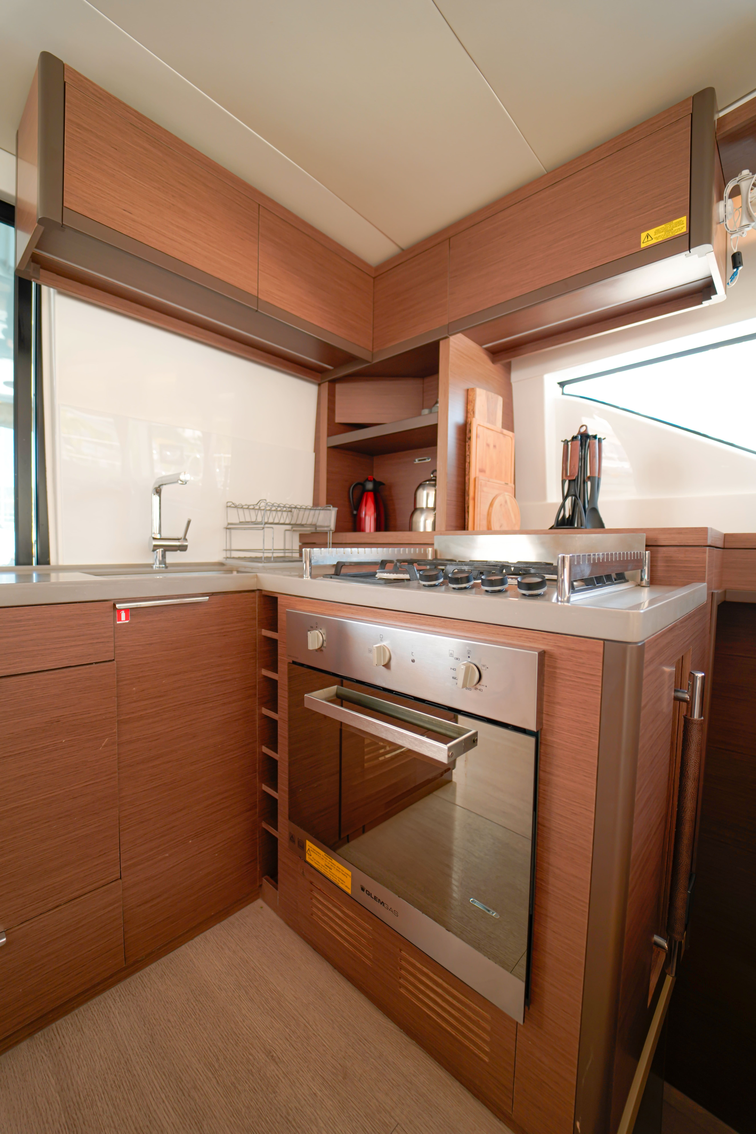 Lagoon 50 - 6 + 2 cab. — photo 9