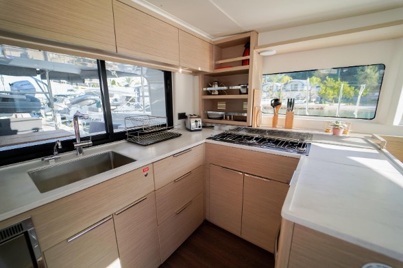 Lagoon 46 - 4 + 1 cab. — photo 4