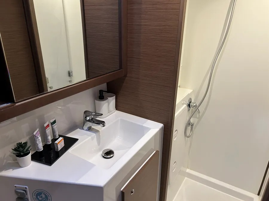 Lagoon 42 - 4 + 1 cab. — photo 4