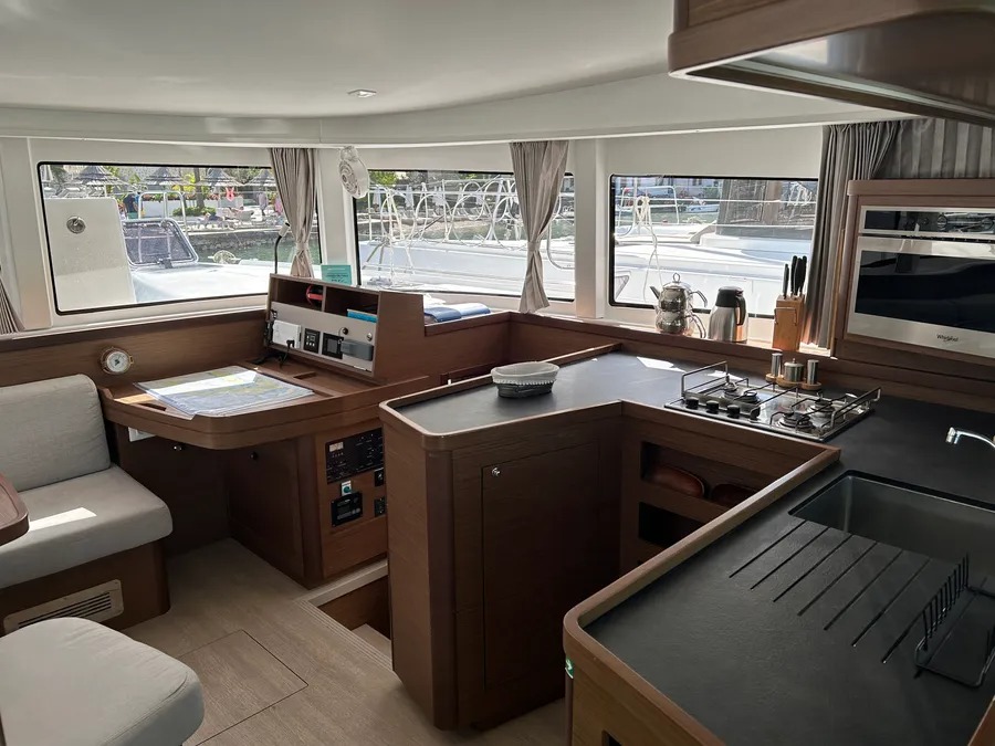 Lagoon 42 - 4 + 1 cab. — photo 6