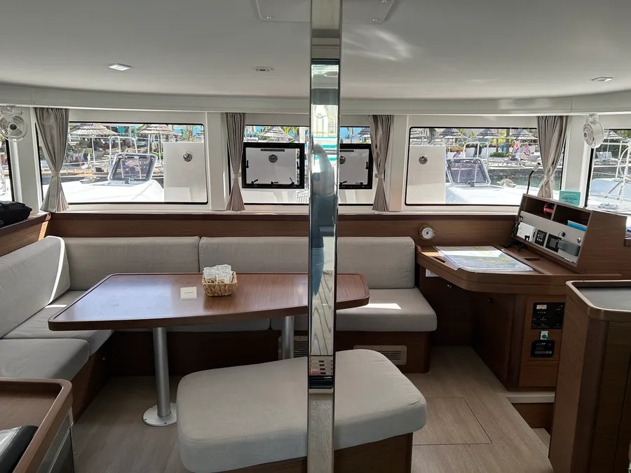 Lagoon 42 - 4 + 1 cab. — photo 7