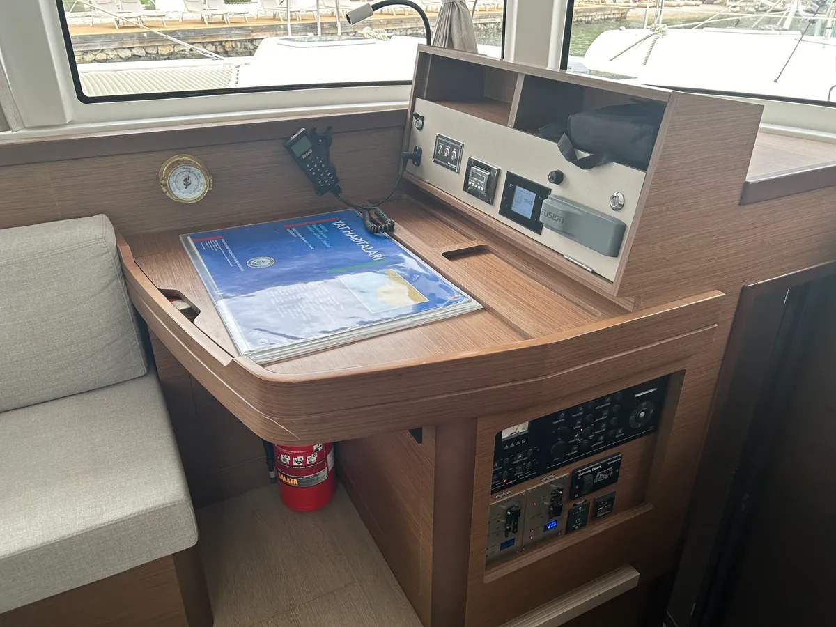Lagoon 42 - 4 + 1 cab. — photo 4
