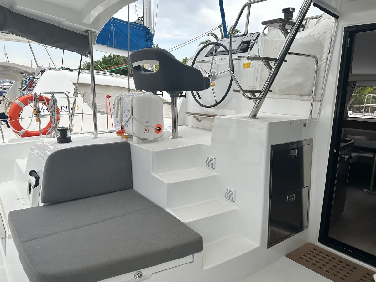 Lagoon 42 - 4 + 1 cab. — photo 9