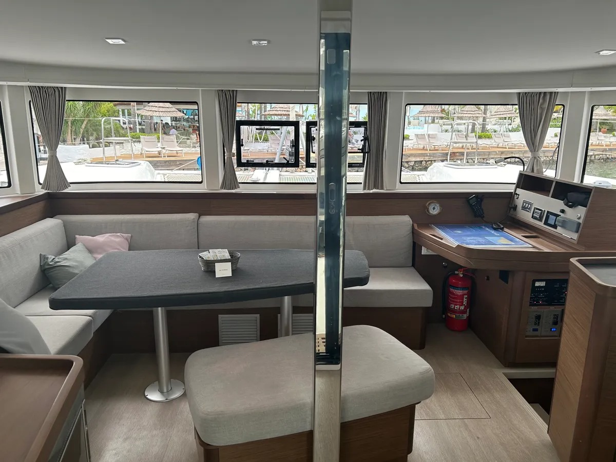 Lagoon 42 - 4 + 1 cab. — photo 10
