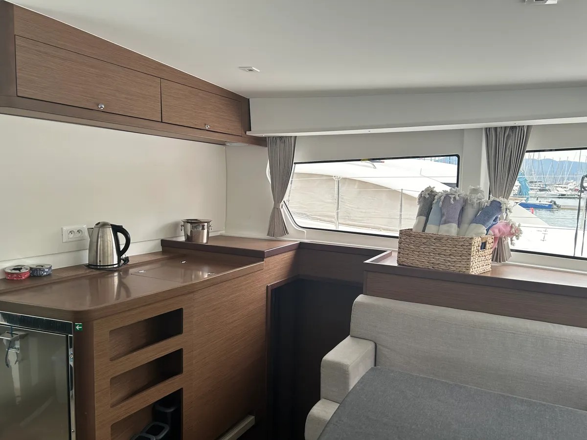 Lagoon 42 - 4 + 1 cab. — photo 12