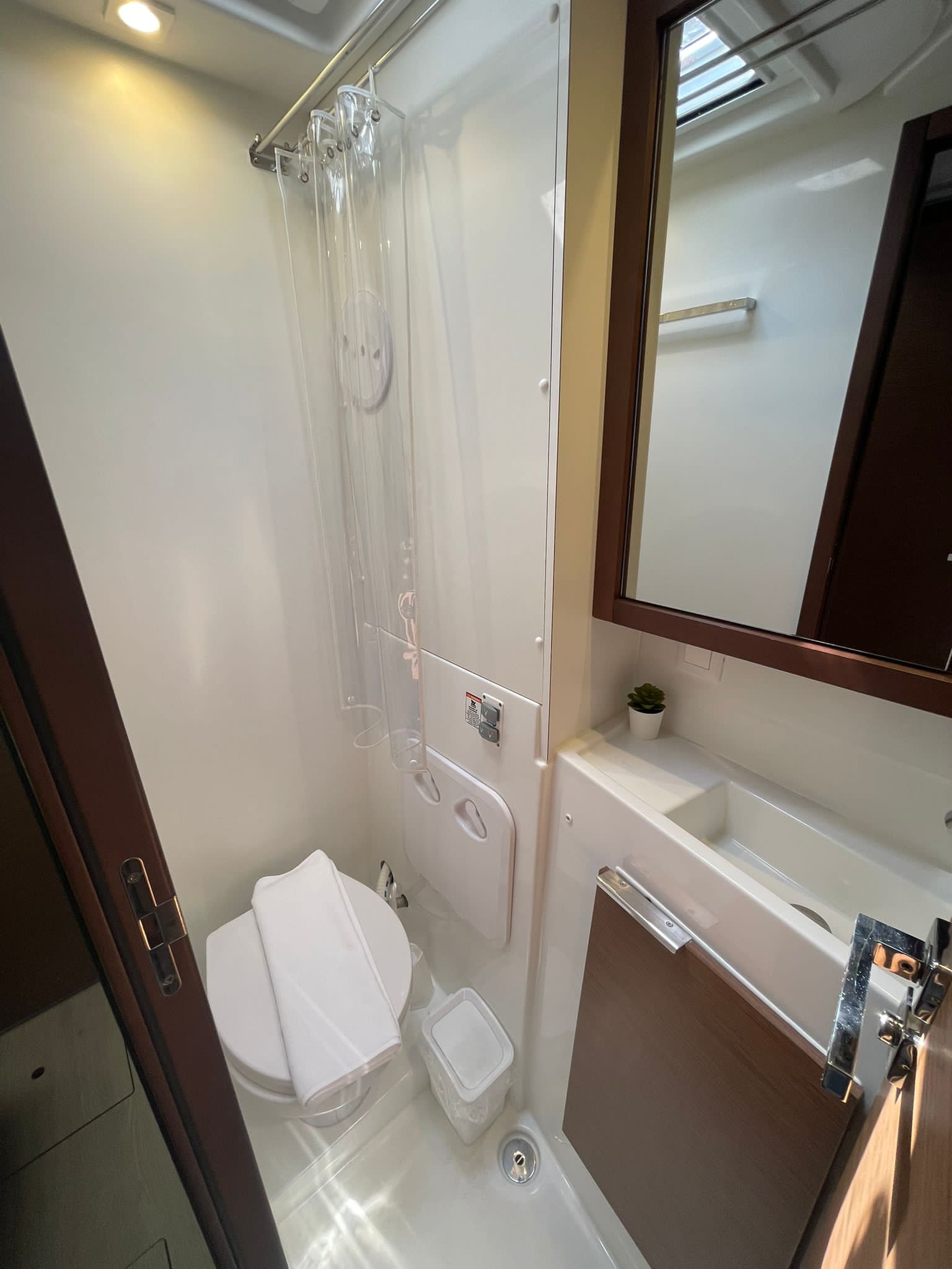 Lagoon 42 - 4 + 1 cab. — photo 10
