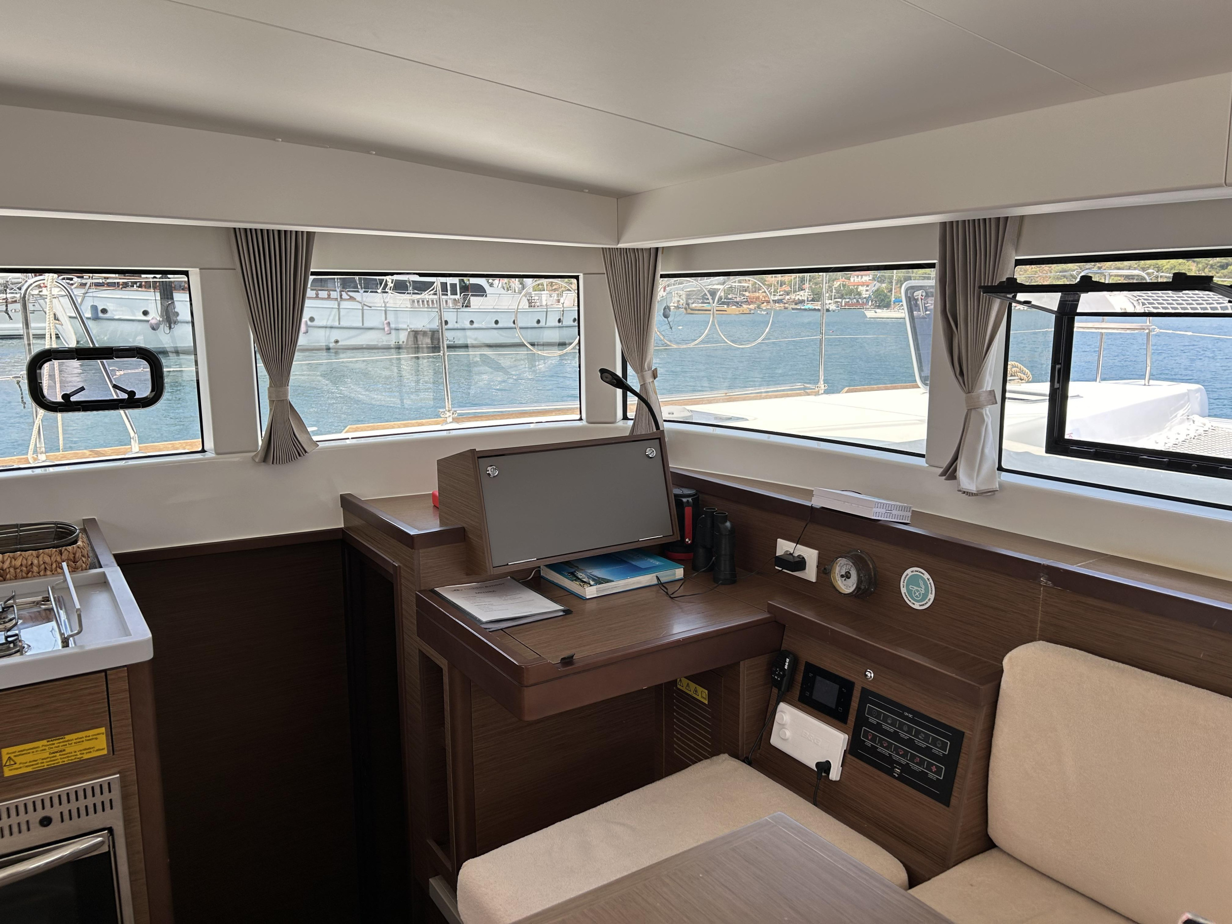 Lagoon 40 - 4 + 1 cab. — photo 5