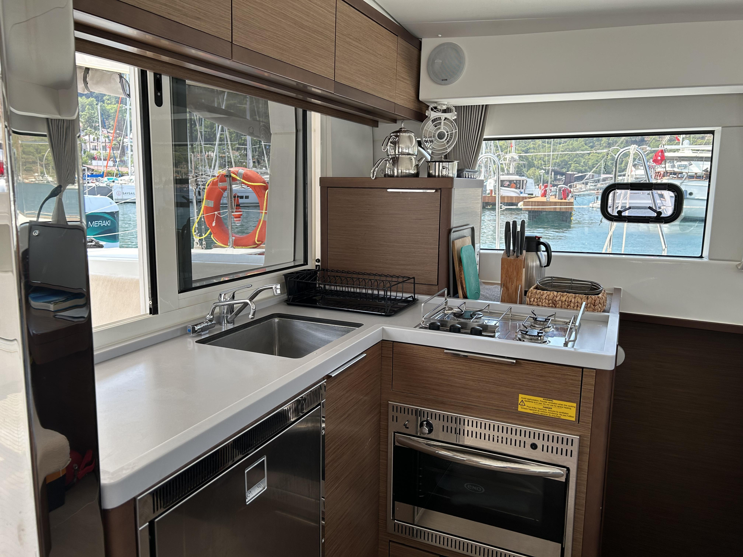 Lagoon 40 - 4 + 1 cab. — photo 6