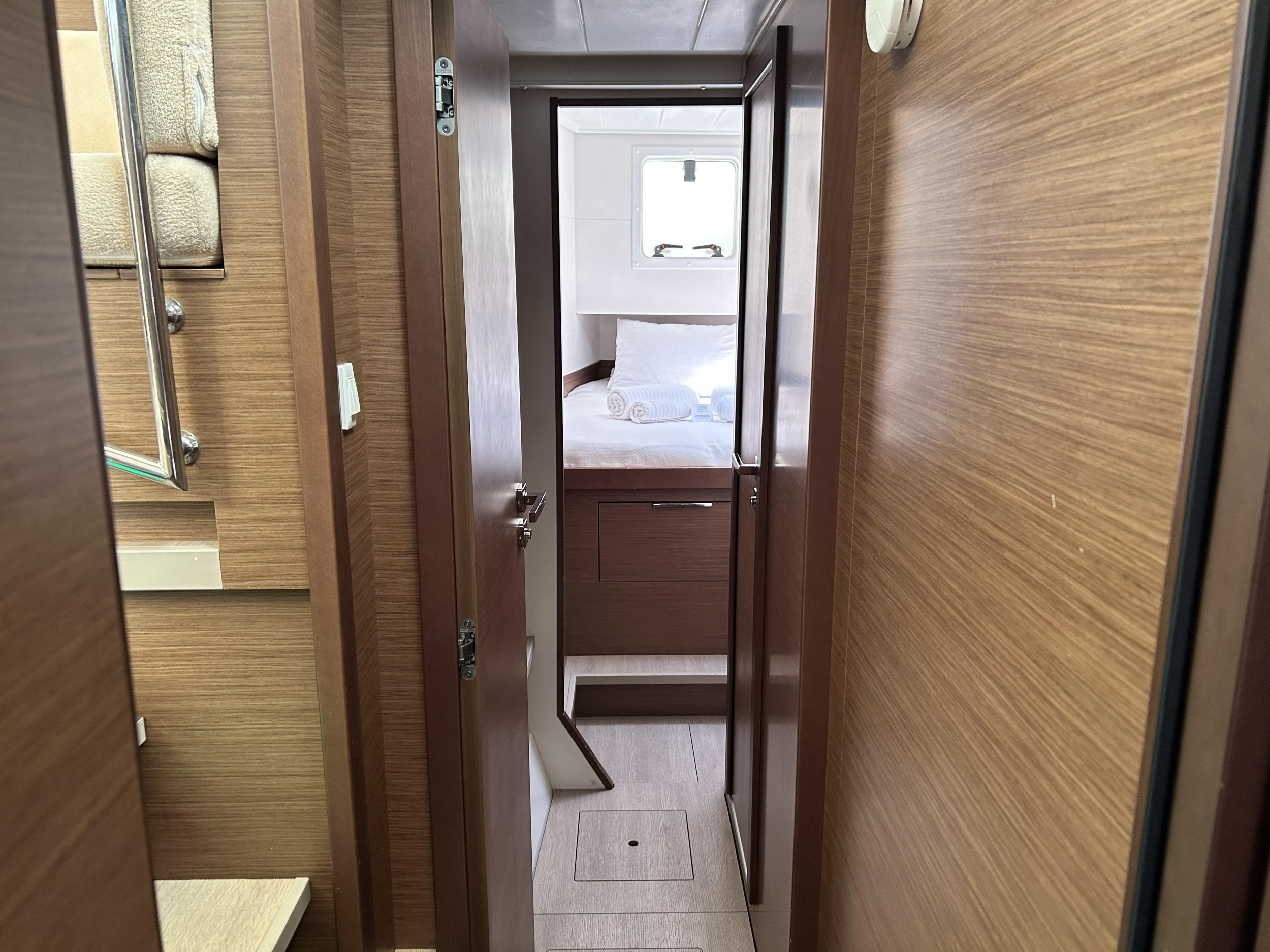 Lagoon 40 - 4 + 1 cab. — photo 7