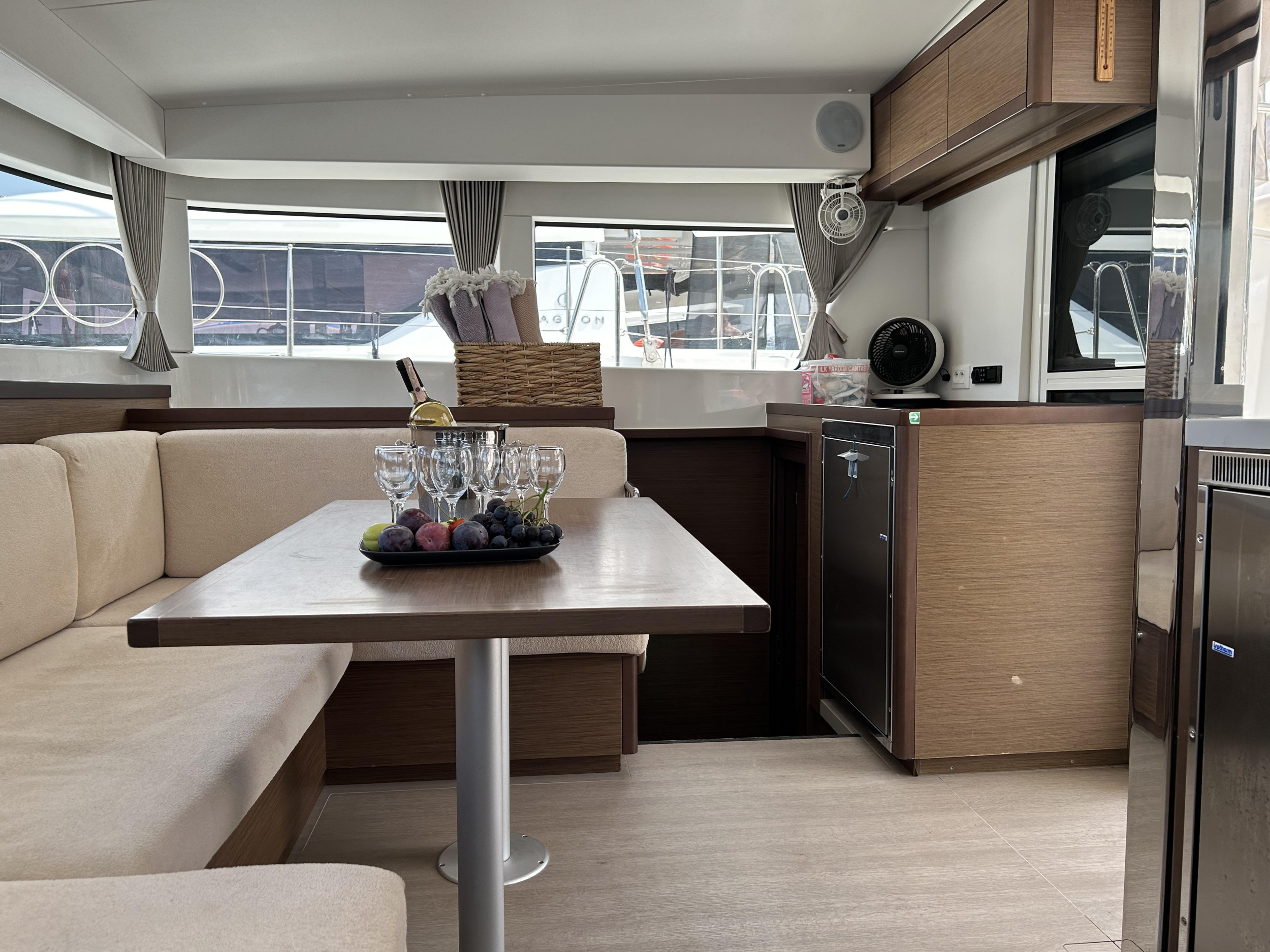 Lagoon 40 - 4 + 1 cab. — photo 11