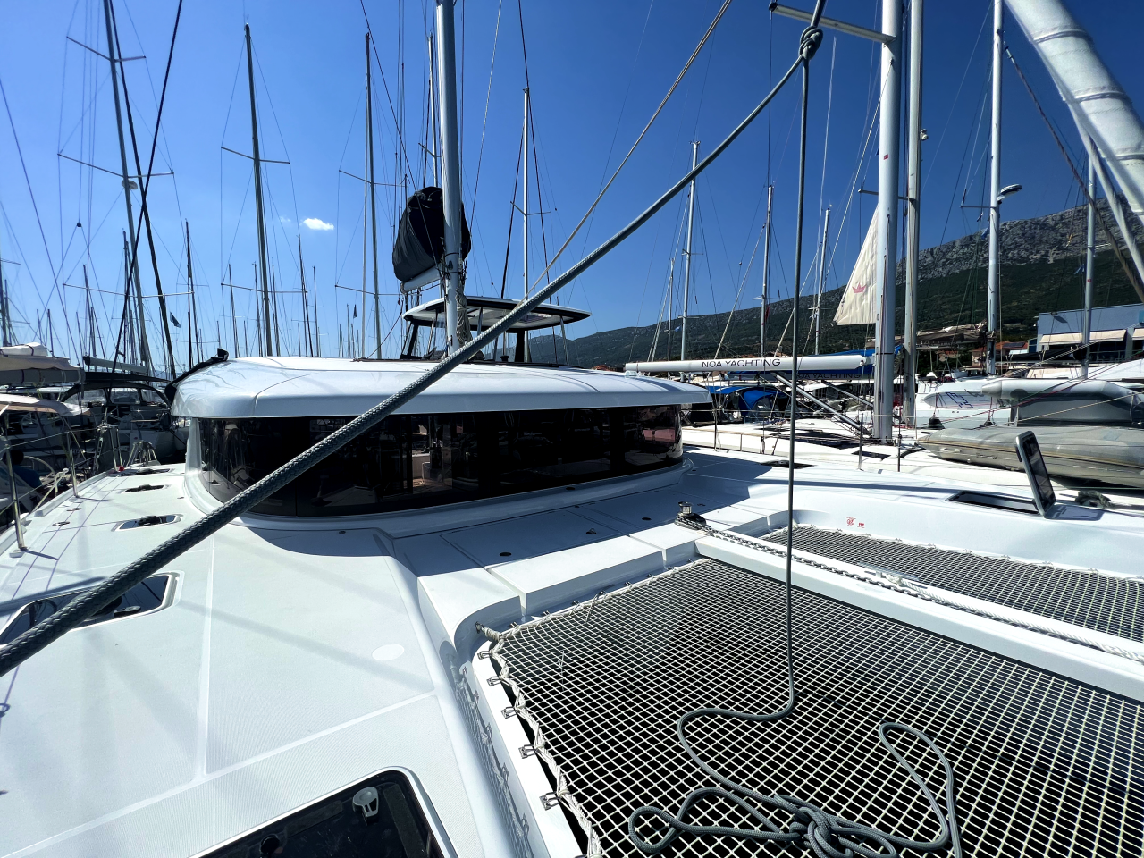 Lagoon 42 - 4 + 1 cab. — photo 4