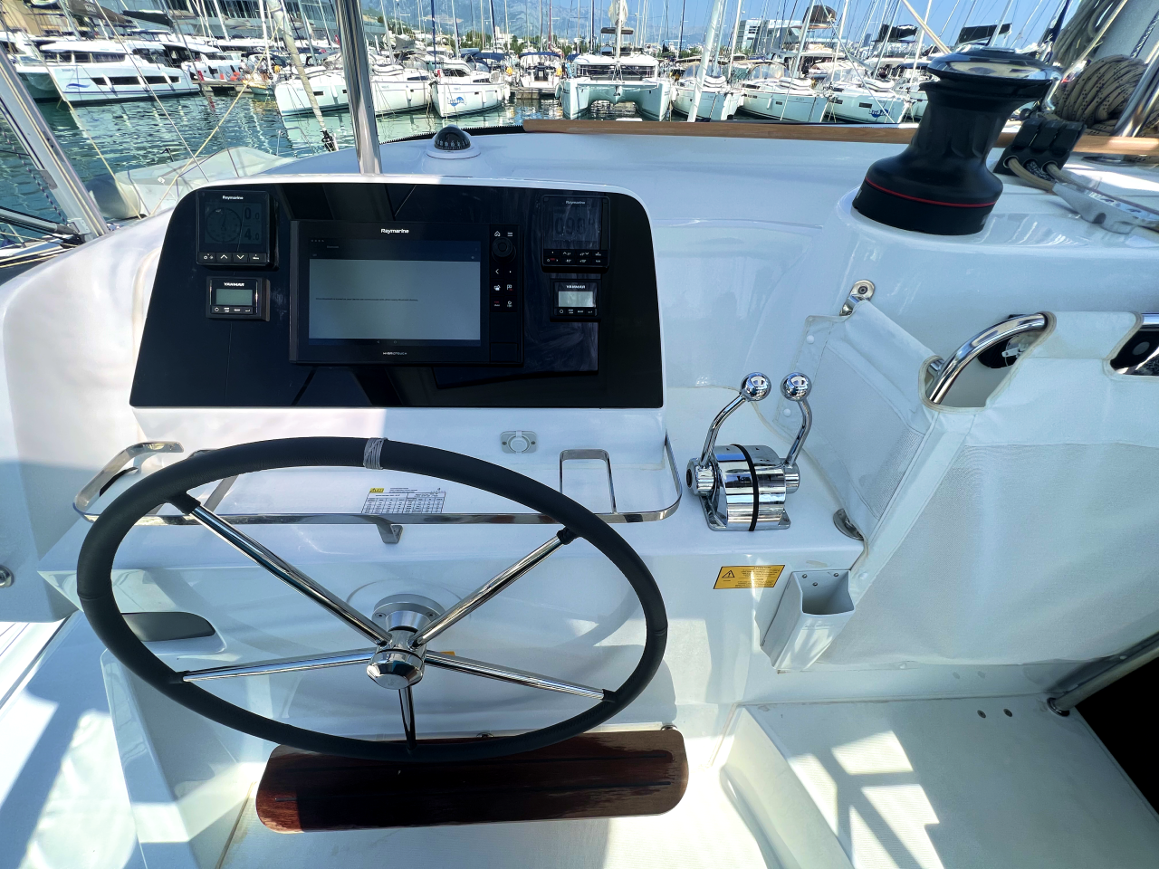 Lagoon 42 - 4 + 1 cab. — photo 6