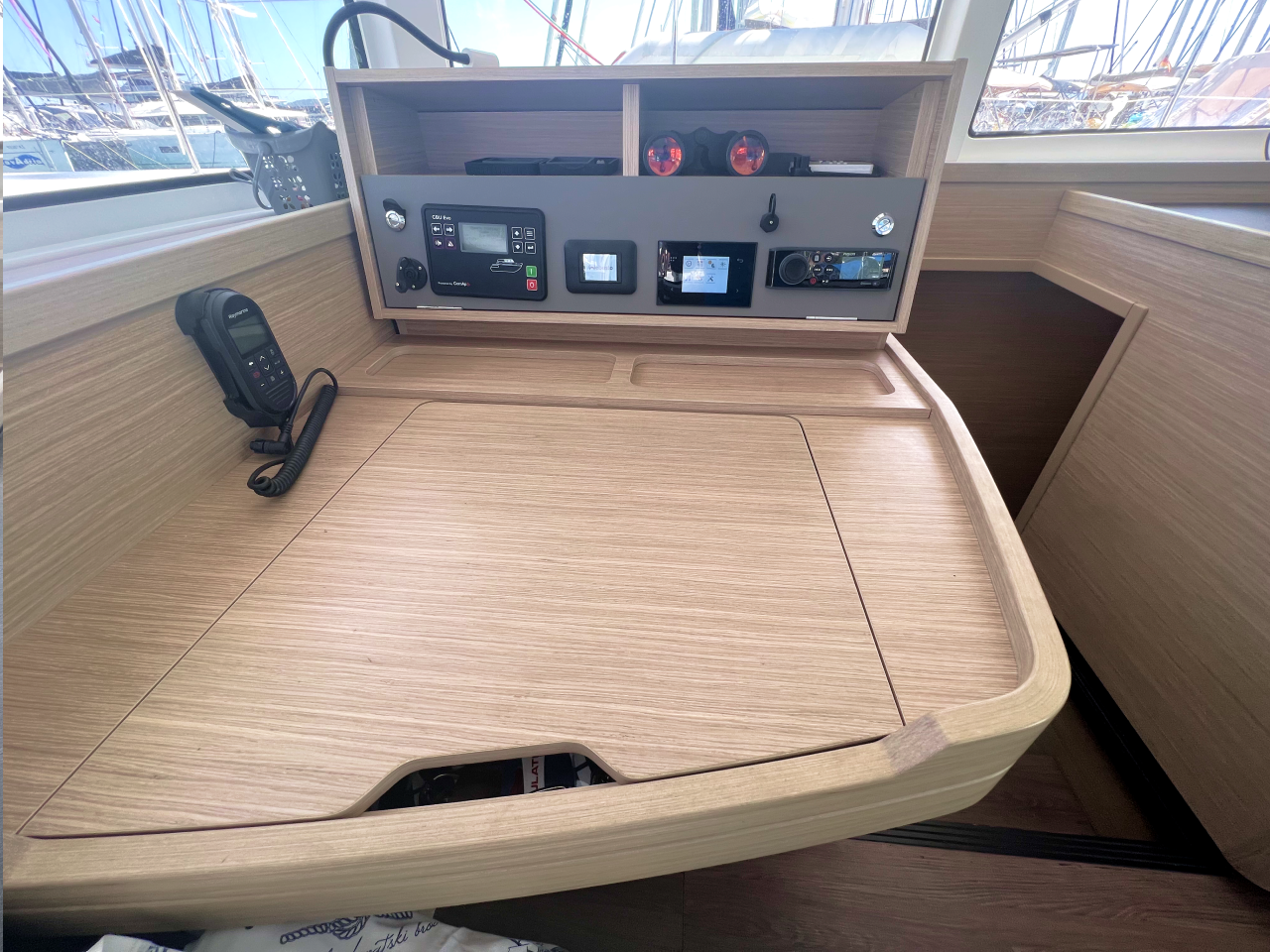 Lagoon 42 - 4 + 1 cab. — photo 17