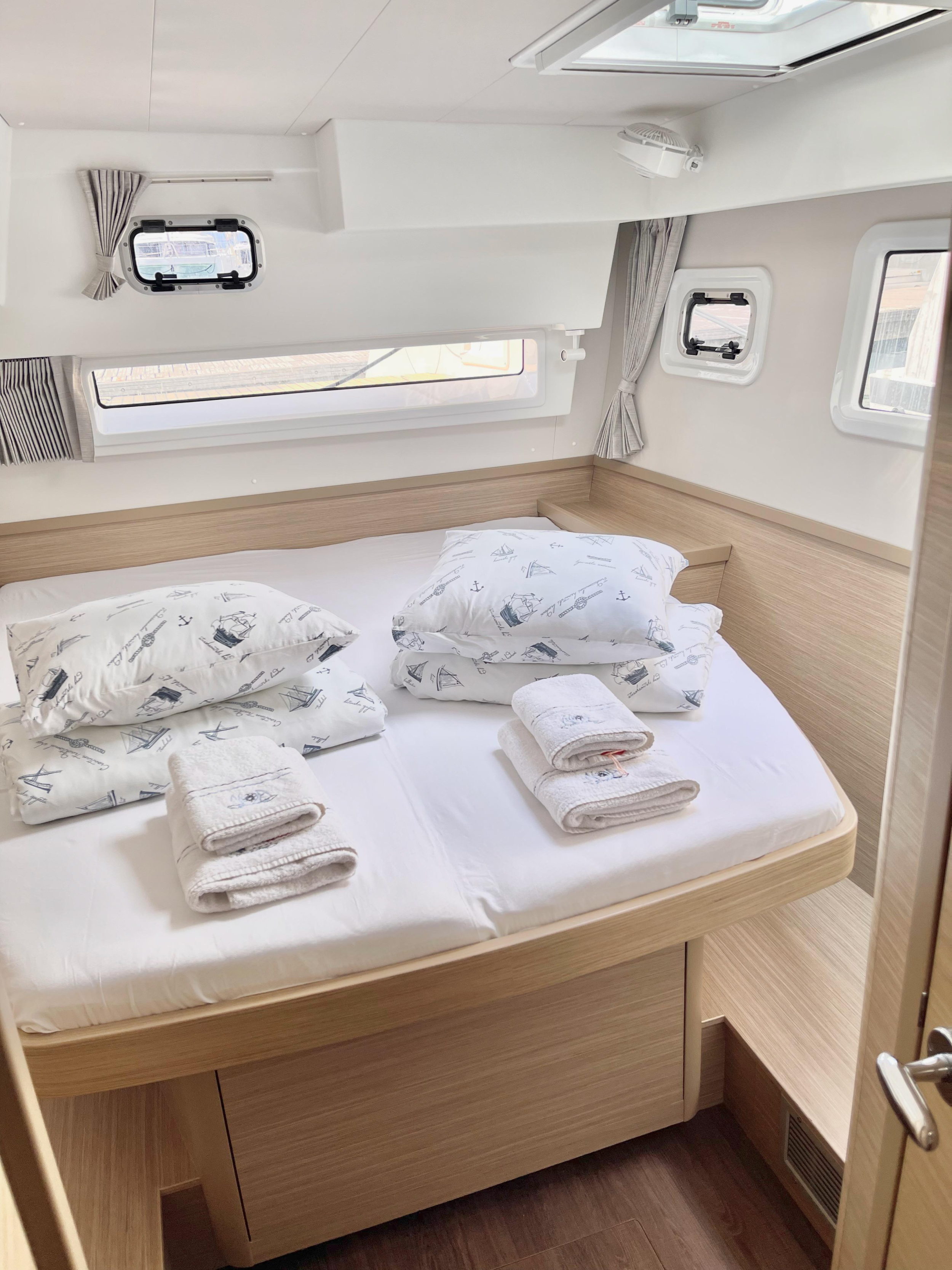 Lagoon 42 - 4 + 1 cab. — photo 23