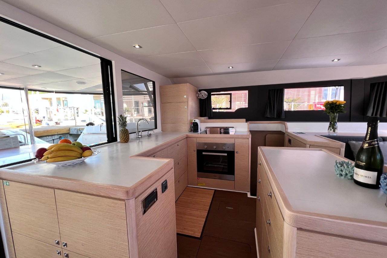Dufour 48 Catamaran - 5 + 1 cab. — photo 10