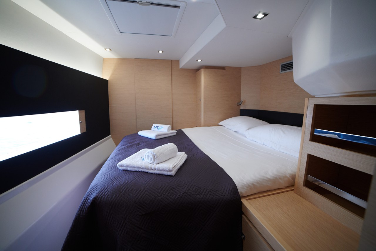Dufour 48 Catamaran - 5 + 1 cab. — photo 11