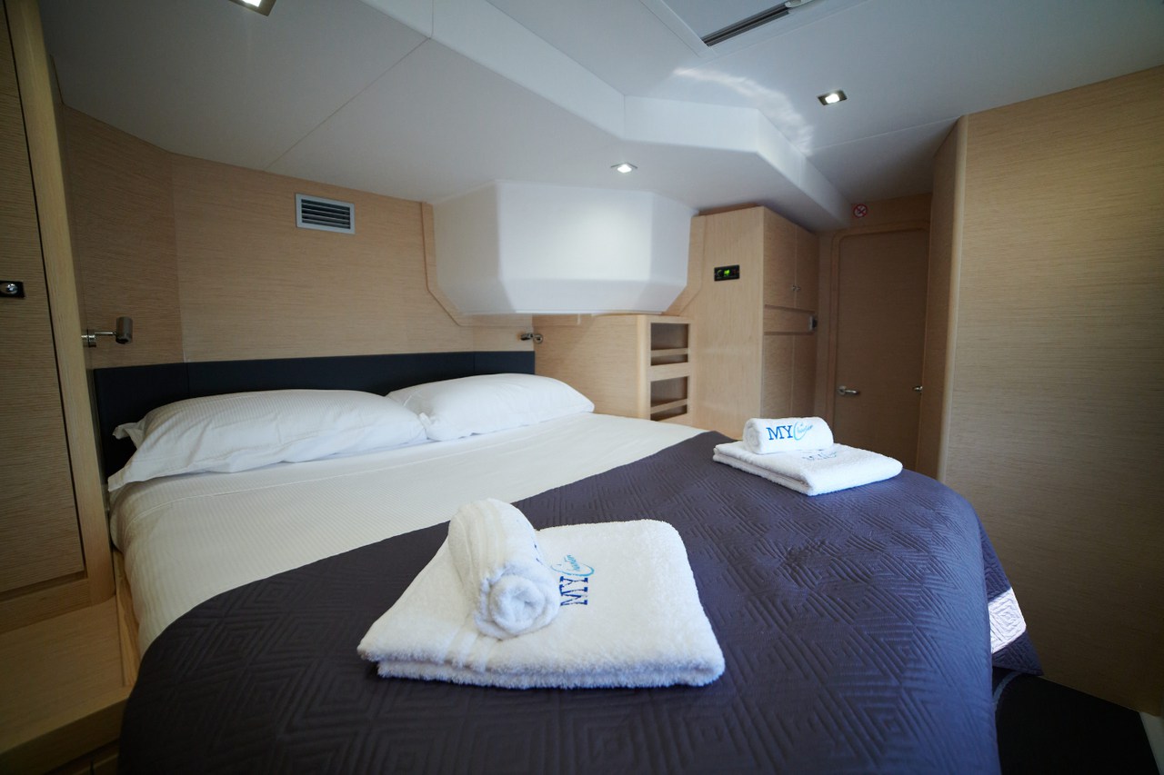 Dufour 48 Catamaran - 5 + 1 cab. — photo 13