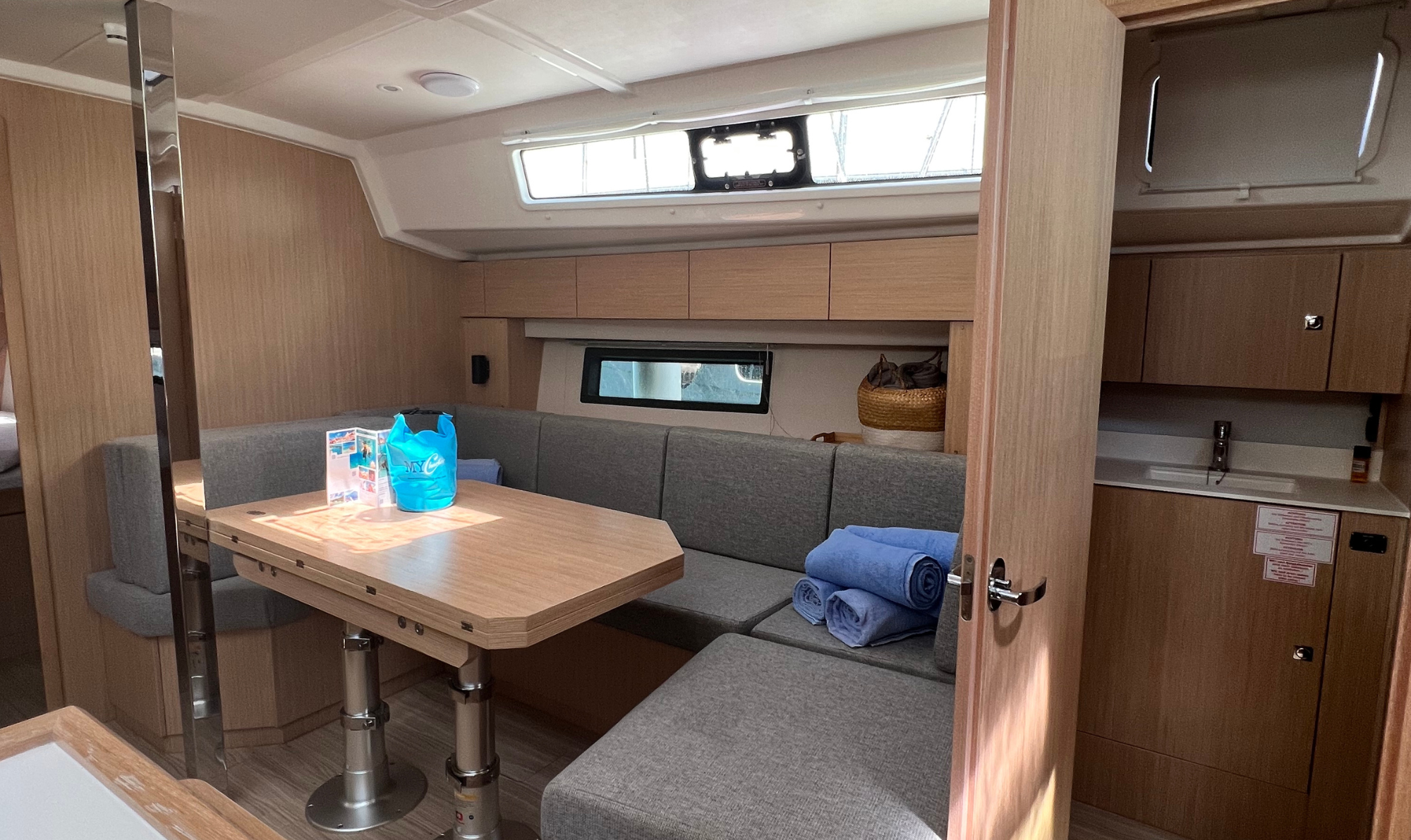 Bavaria C42 — photo 10