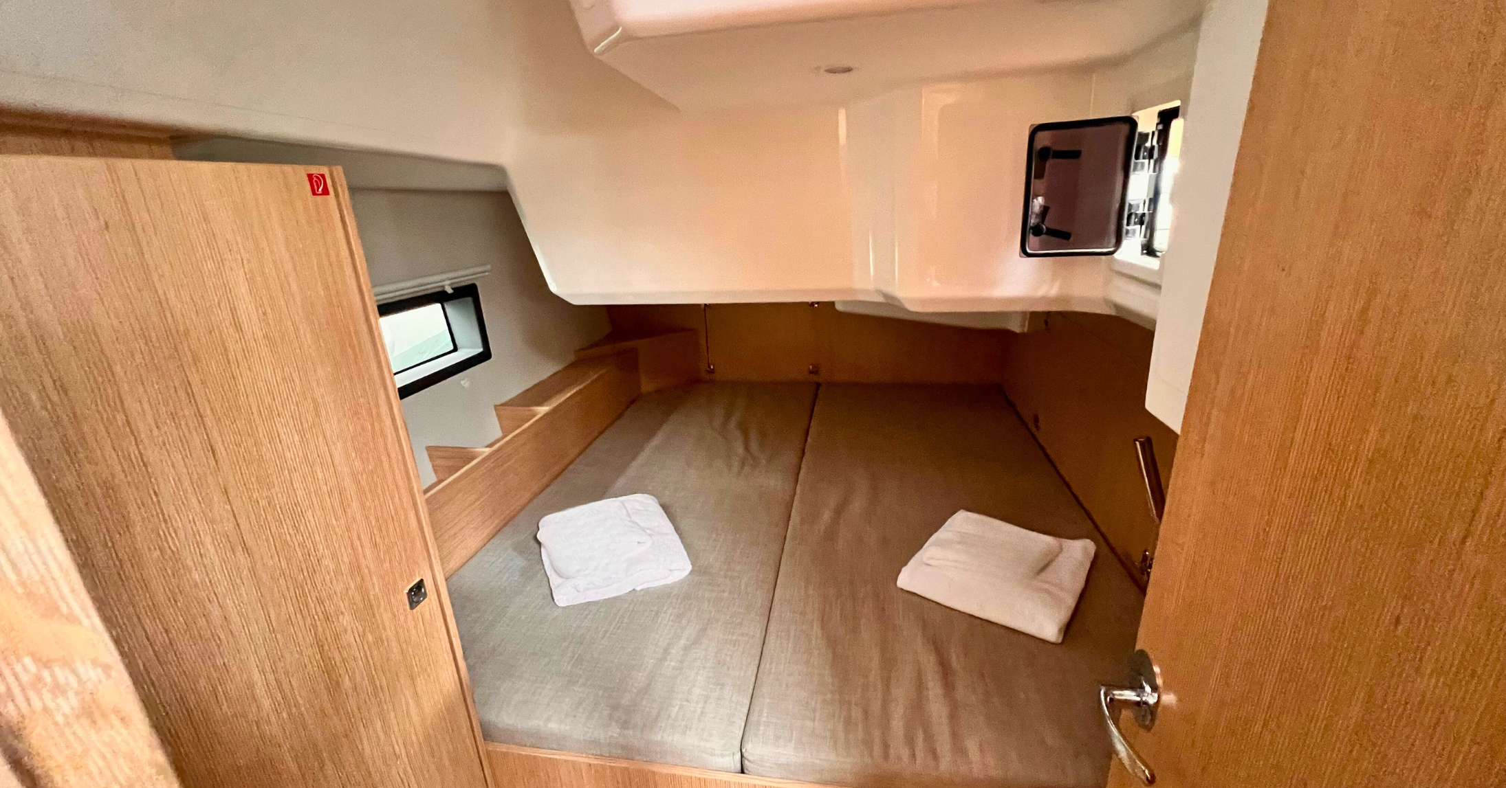 Bavaria C42 — photo 12