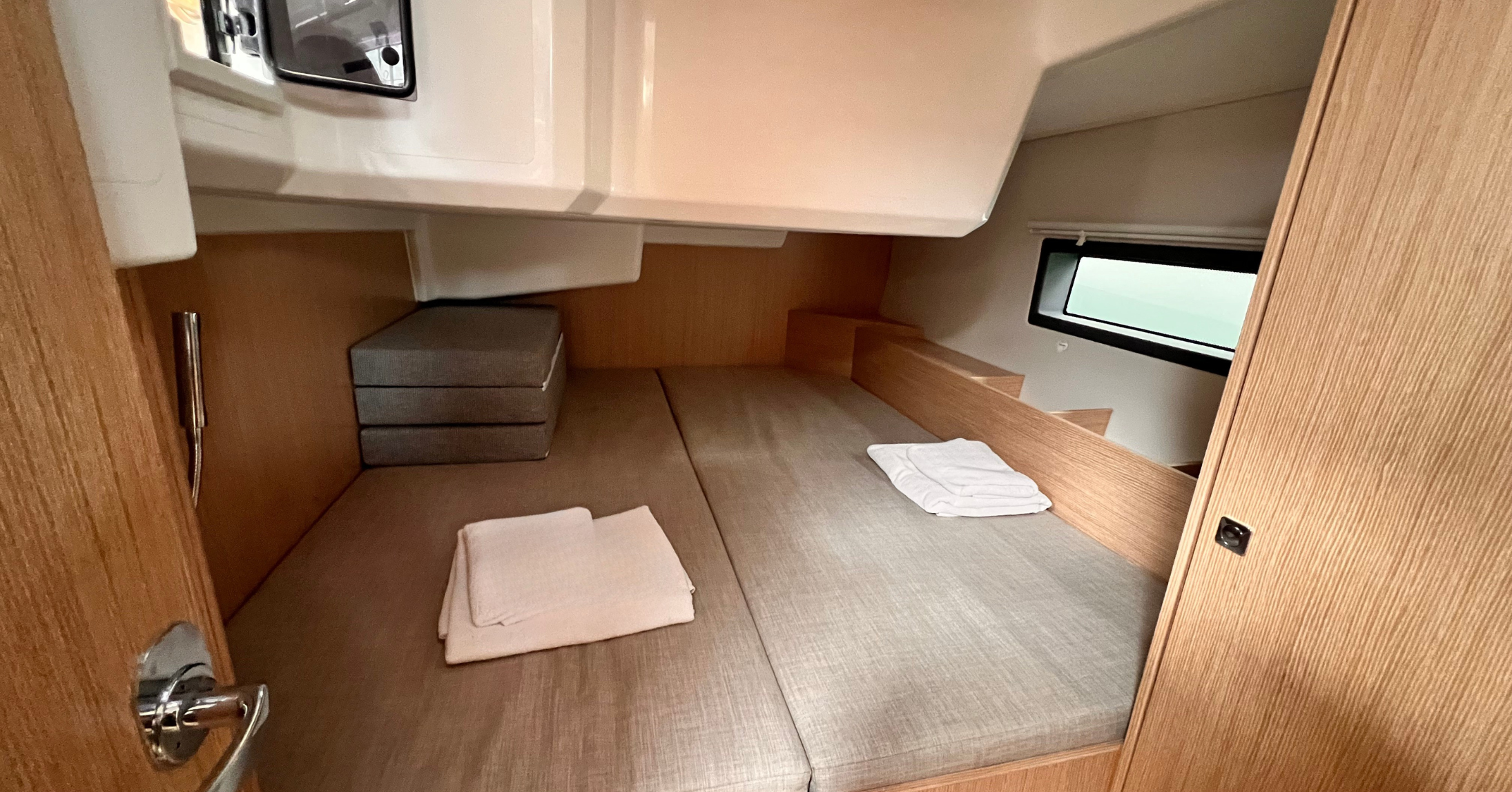 Bavaria C42 — photo 13