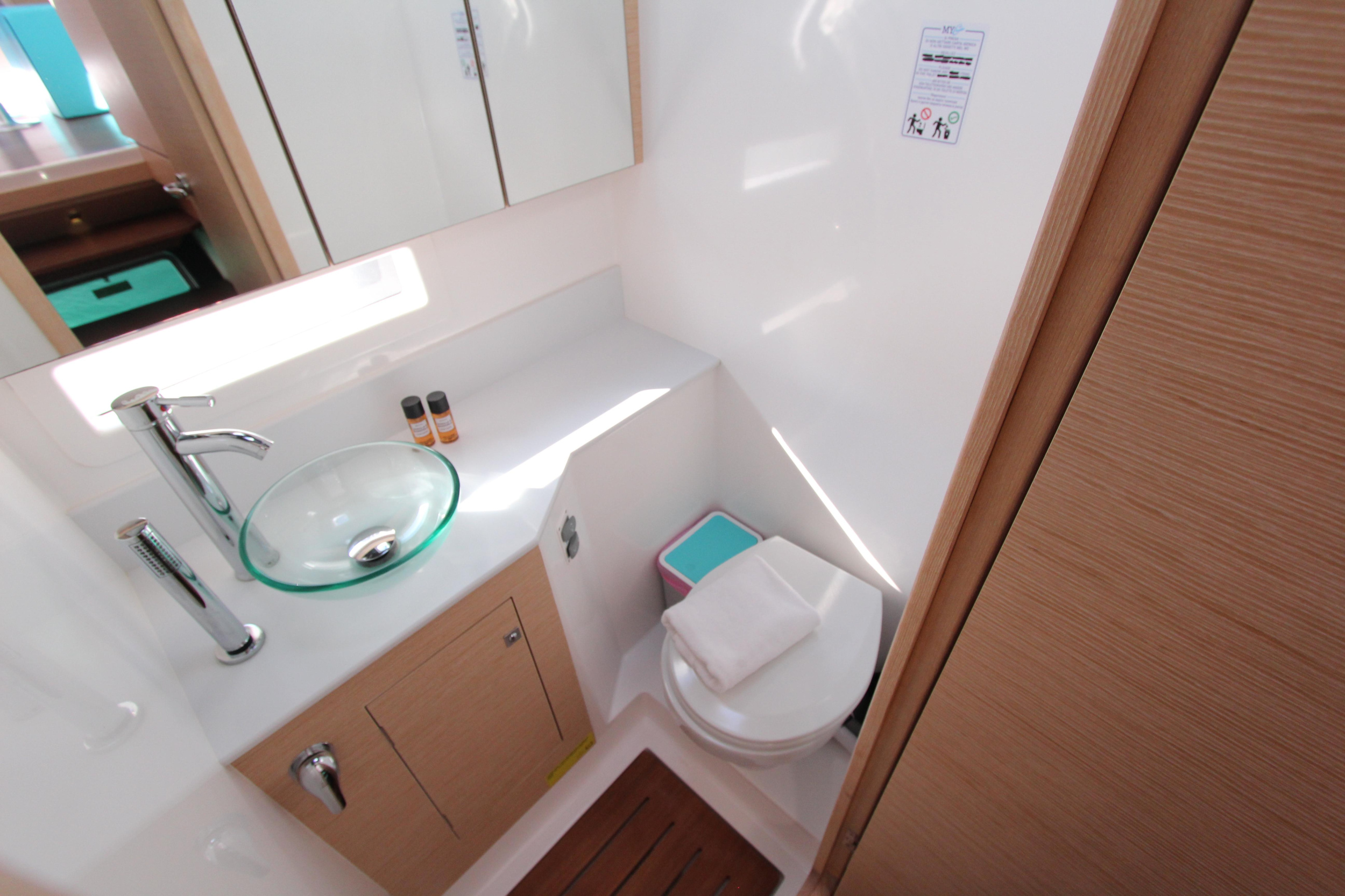 Dufour 48 Catamaran - 5 + 1 cab. — photo 15