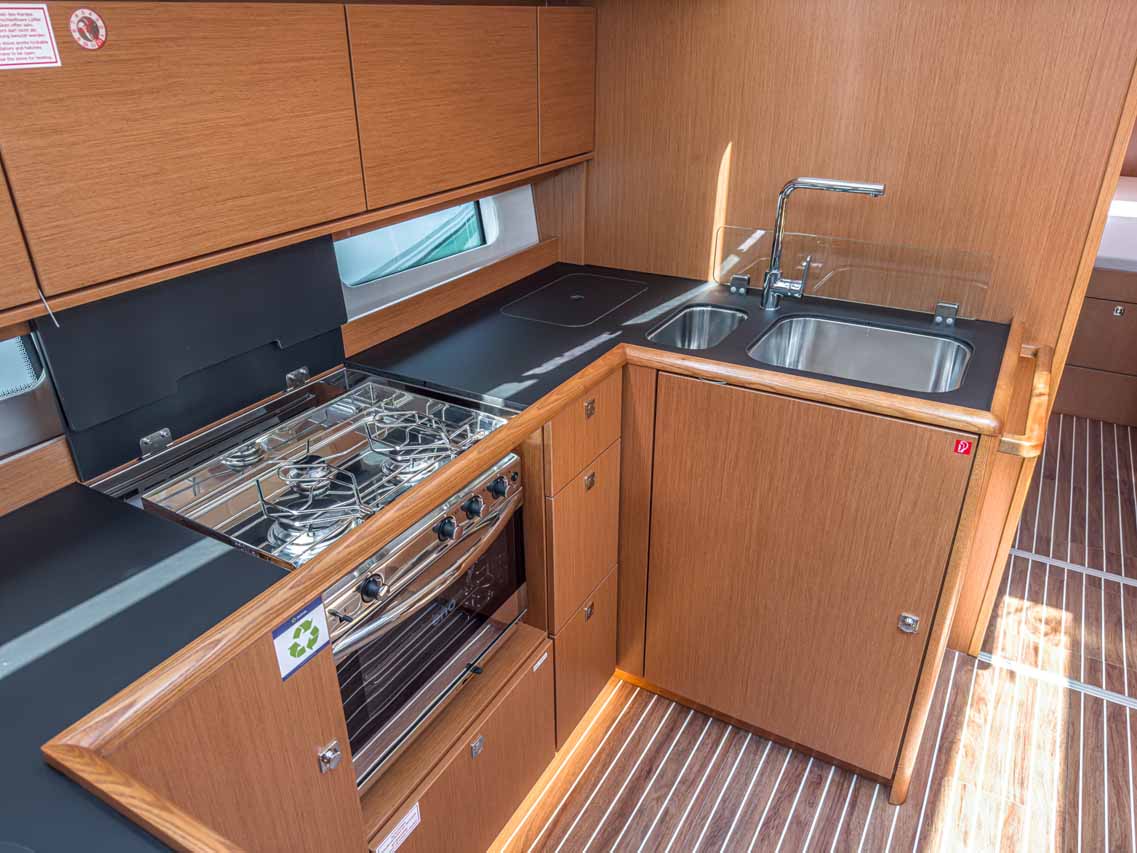 Bavaria C46 - 4 cab. — photo 15