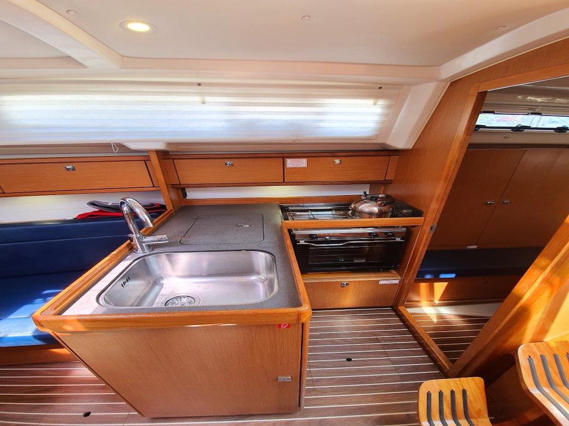 Bavaria Cruiser 33 — photo 8