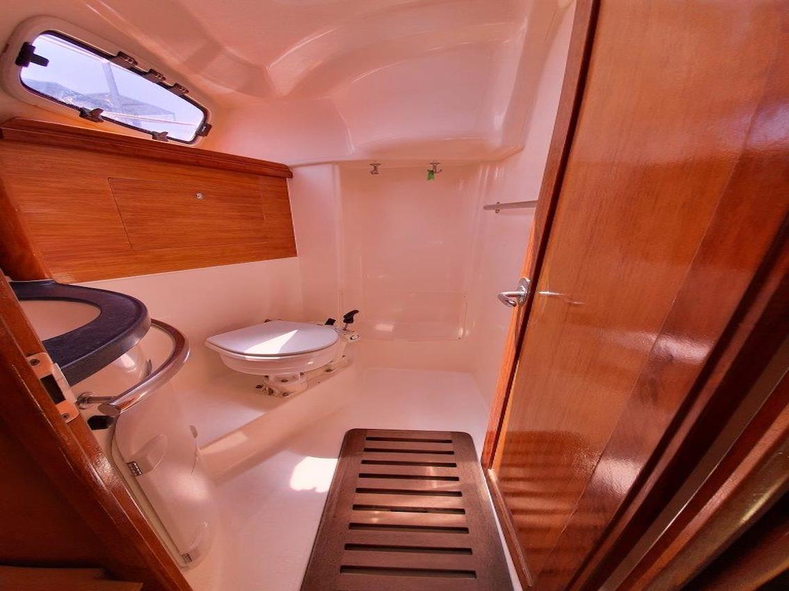 Bavaria Cruiser 33 — photo 11