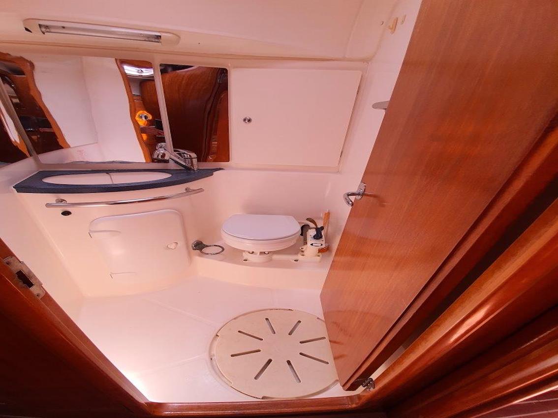 Bavaria 39 Cruiser — photo 13