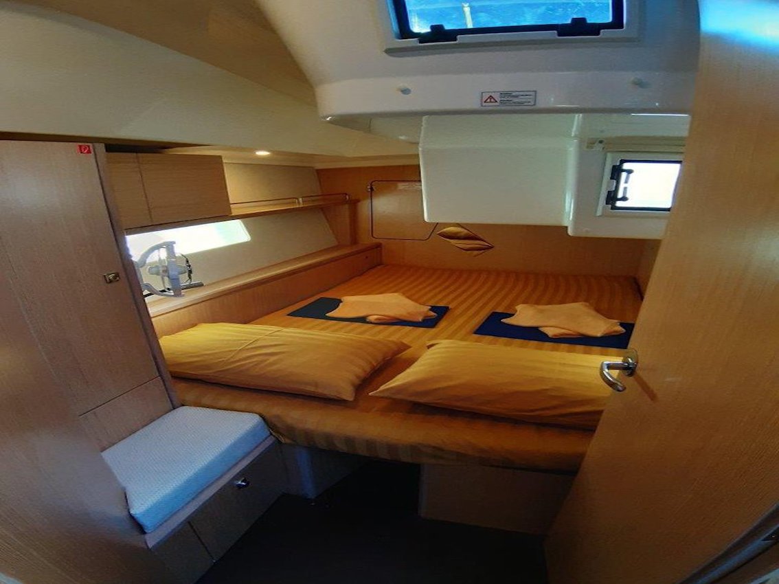 Bavaria C45 - 4 cab. — photo 11