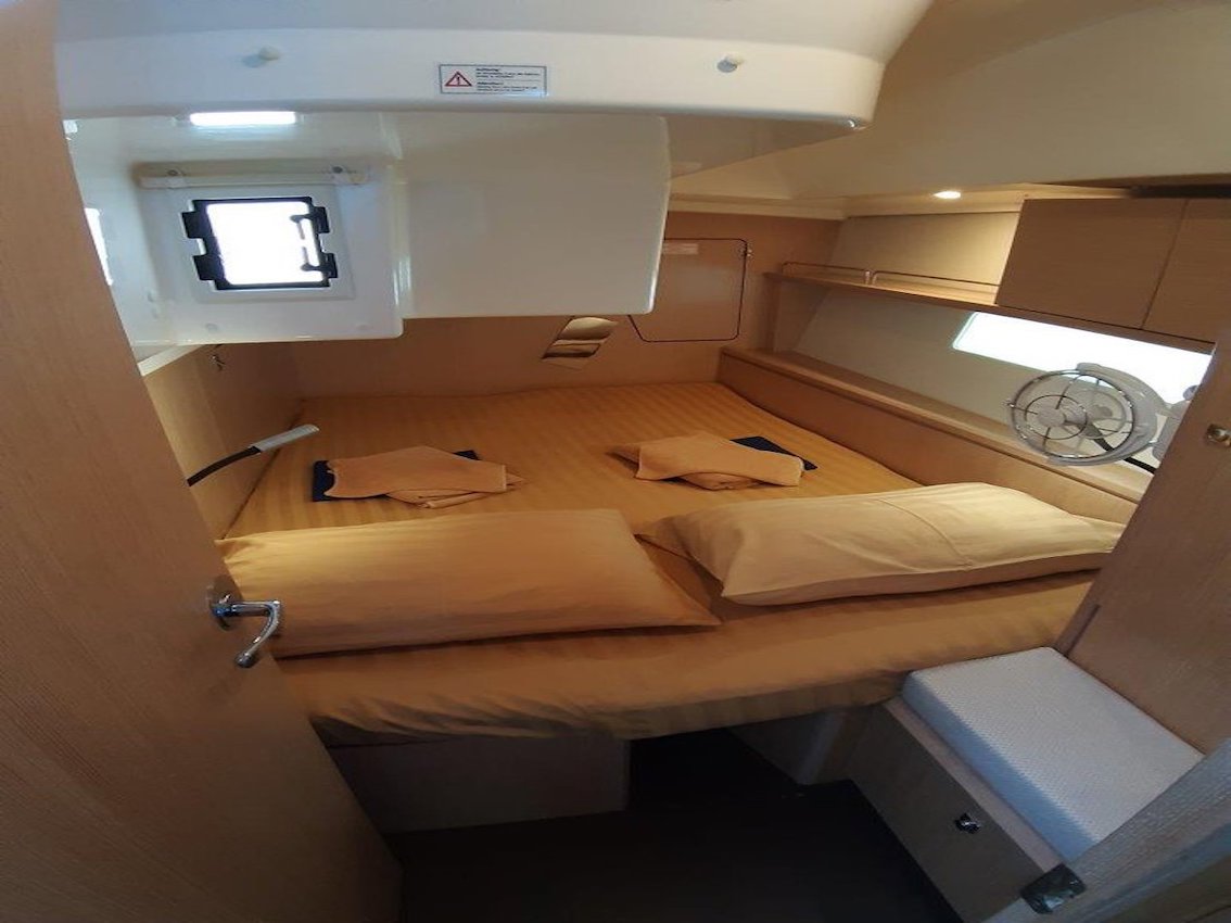 Bavaria C45 - 4 cab. — photo 13