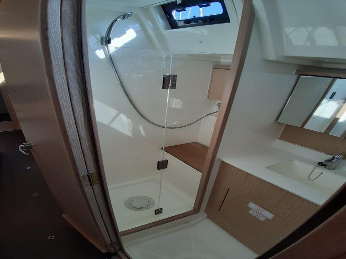 Bavaria C45 - 4 cab. — photo 16