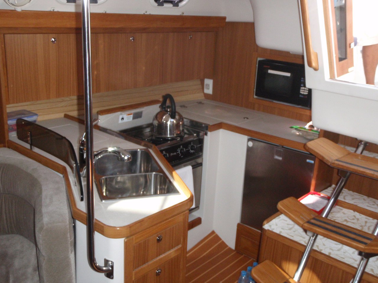 Catalina 375 — photo 6