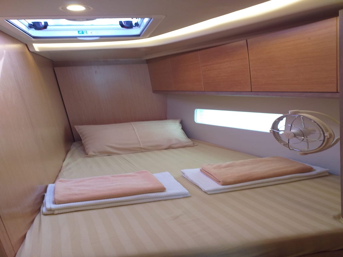 Bavaria C45 - 4 cab. — photo 17