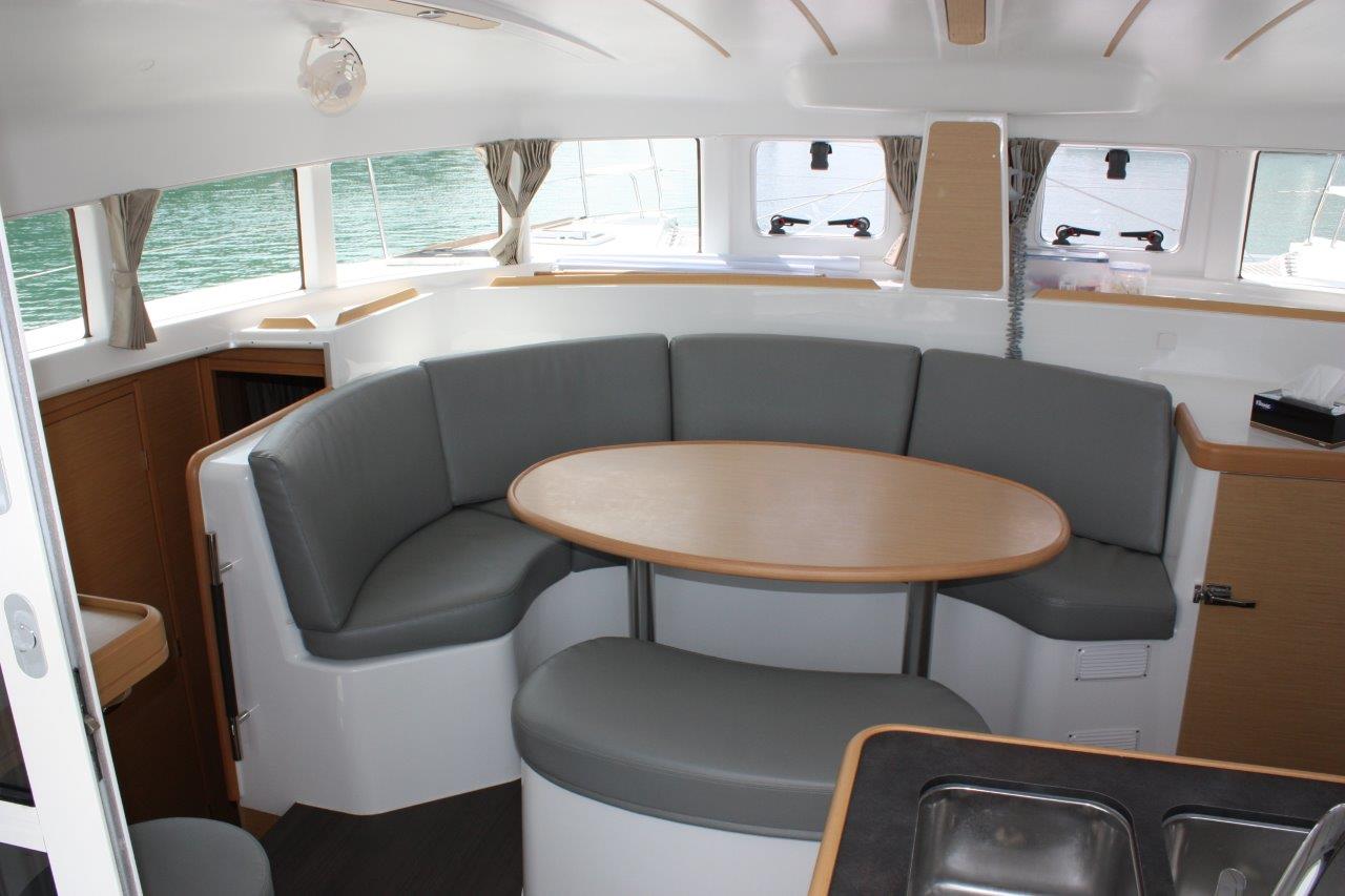 Lagoon 380 - 4 + 1 cab. — photo 7