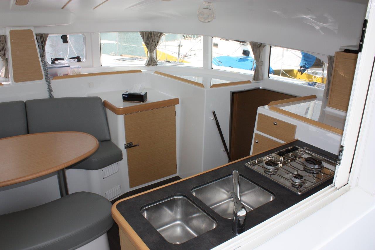 Lagoon 380 - 4 + 1 cab. — photo 8