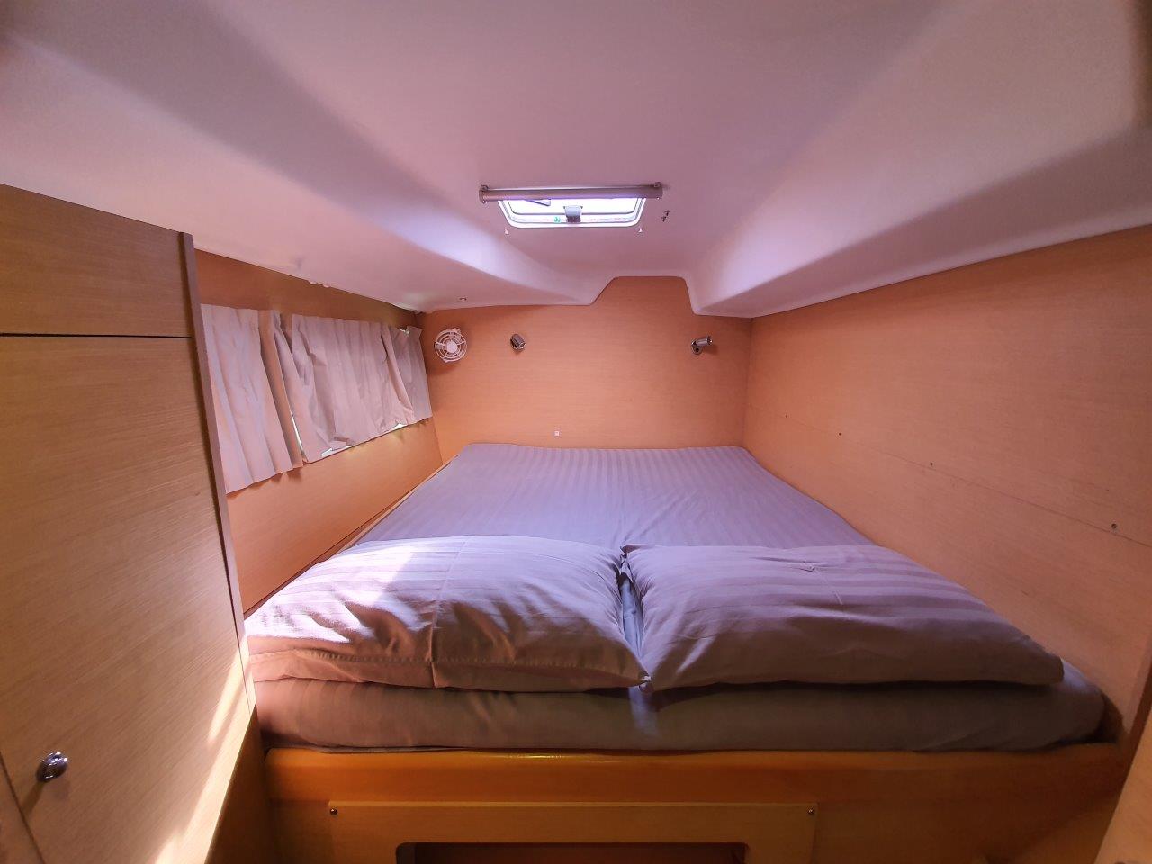 Lagoon 380 - 4 + 1 cab. — photo 9