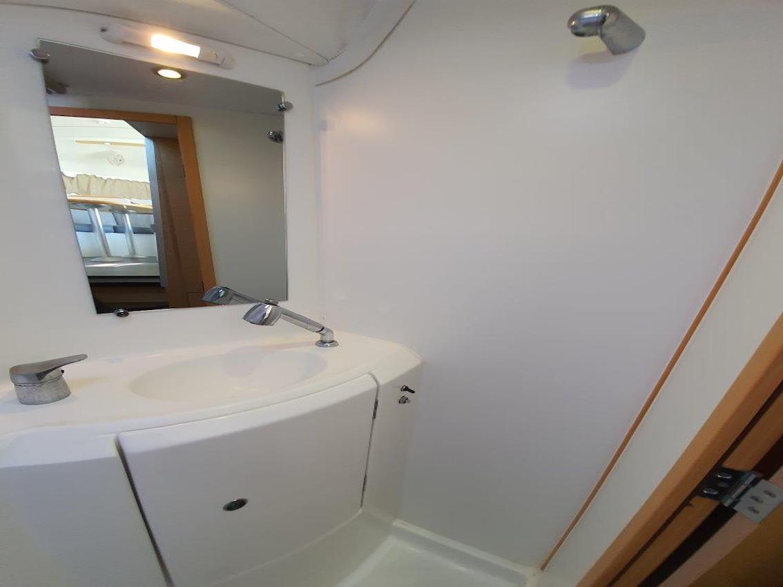 Lagoon 380 - 4 + 1 cab. — photo 14