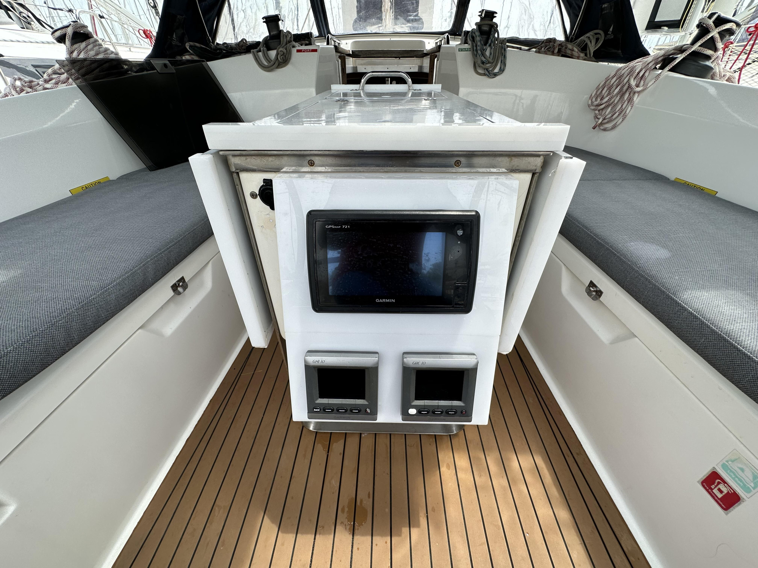 Bavaria Cruiser 40 — photo 12