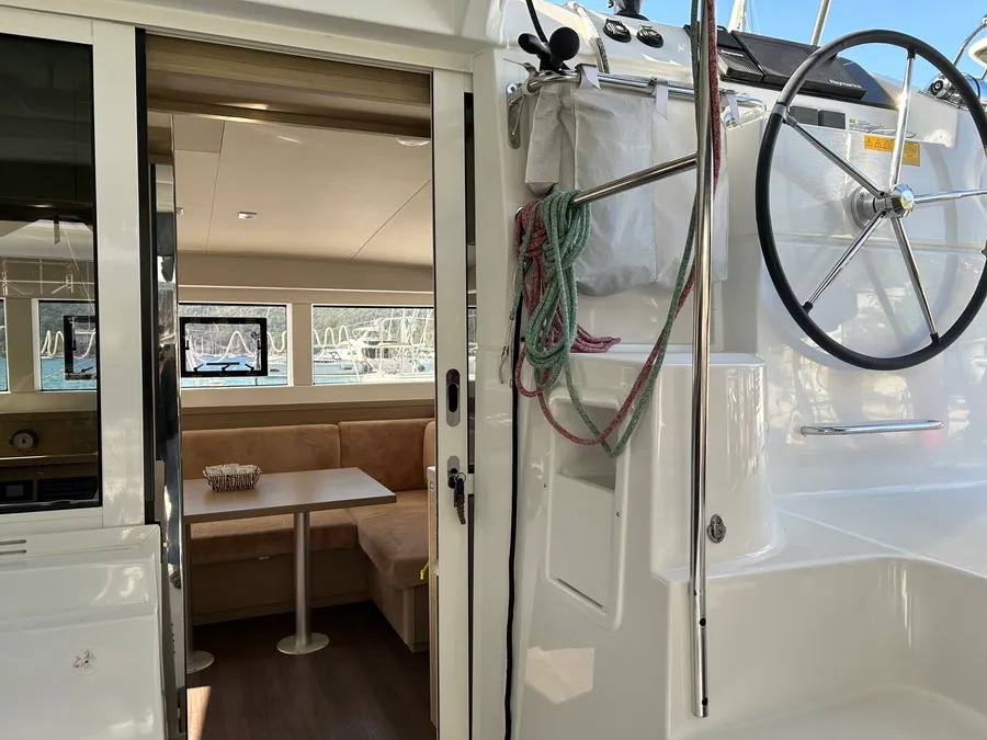 Lagoon 40 - 4 + 1 cab. — photo 4
