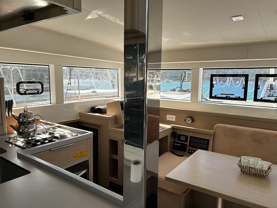 Lagoon 40 - 4 + 1 cab. — photo 6