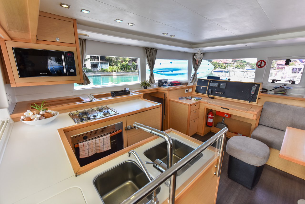 Lagoon 450 - 4 + 2 cab. — photo 17