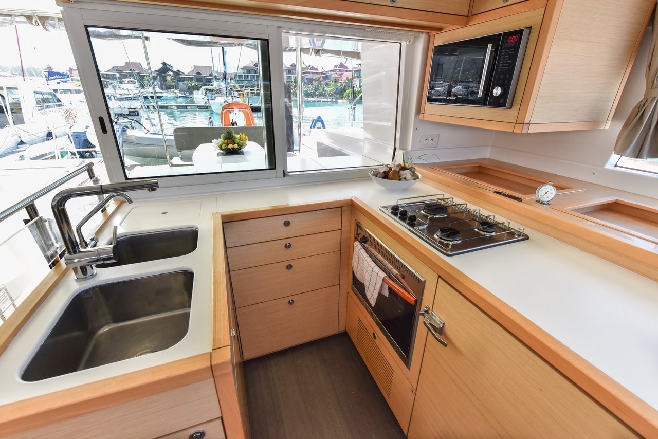 Lagoon 450 - 4 + 2 cab. — photo 19