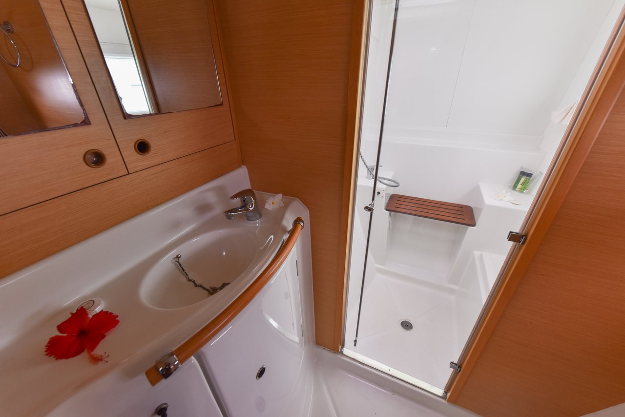 Lagoon 380 - 3 cab. — photo 22