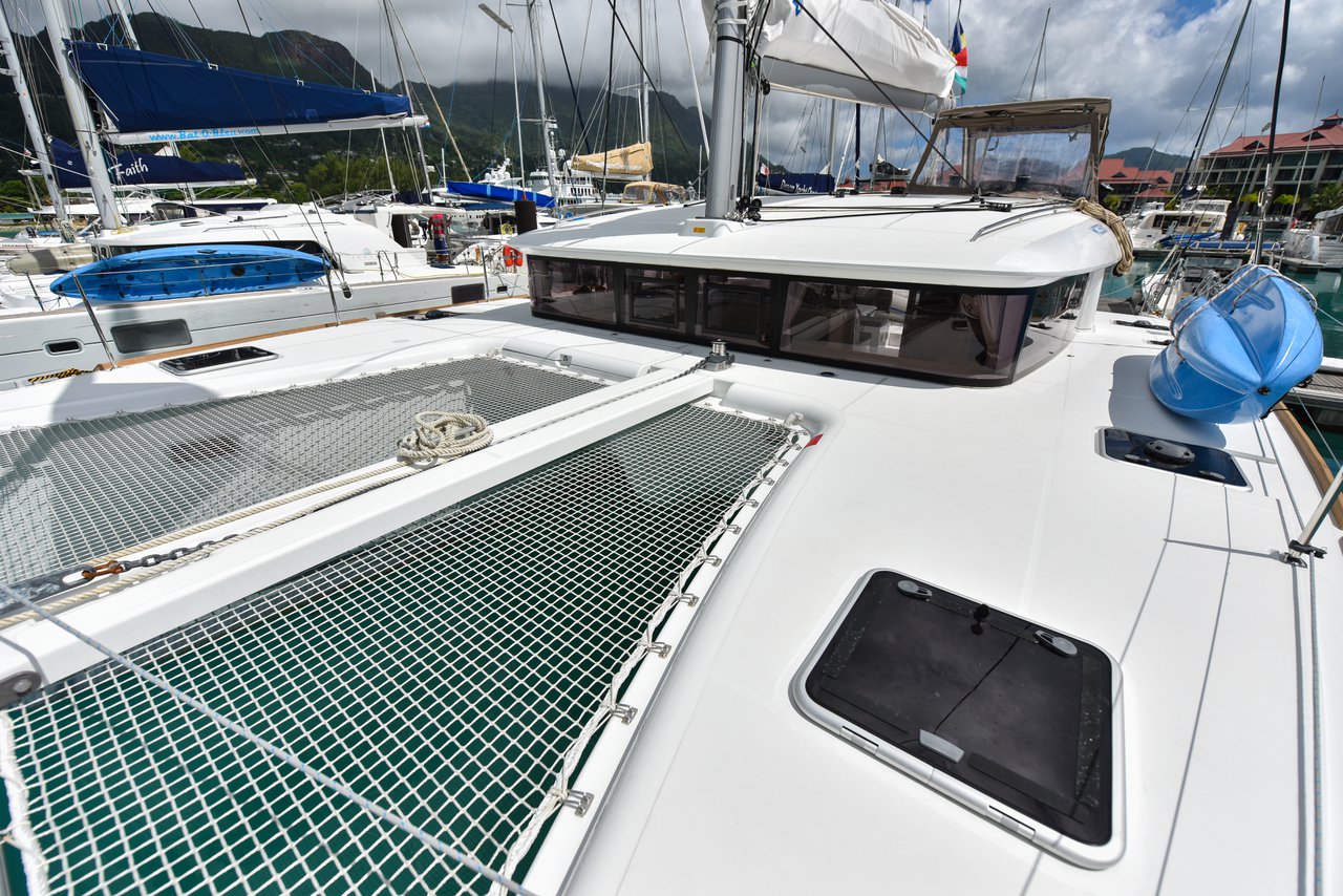 Lagoon 400 S2 - 4 + 2 cab. — photo 7