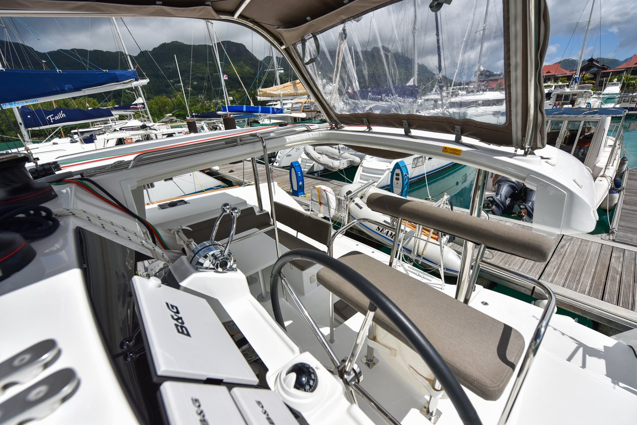 Lagoon 400 S2 - 4 + 2 cab. — photo 10
