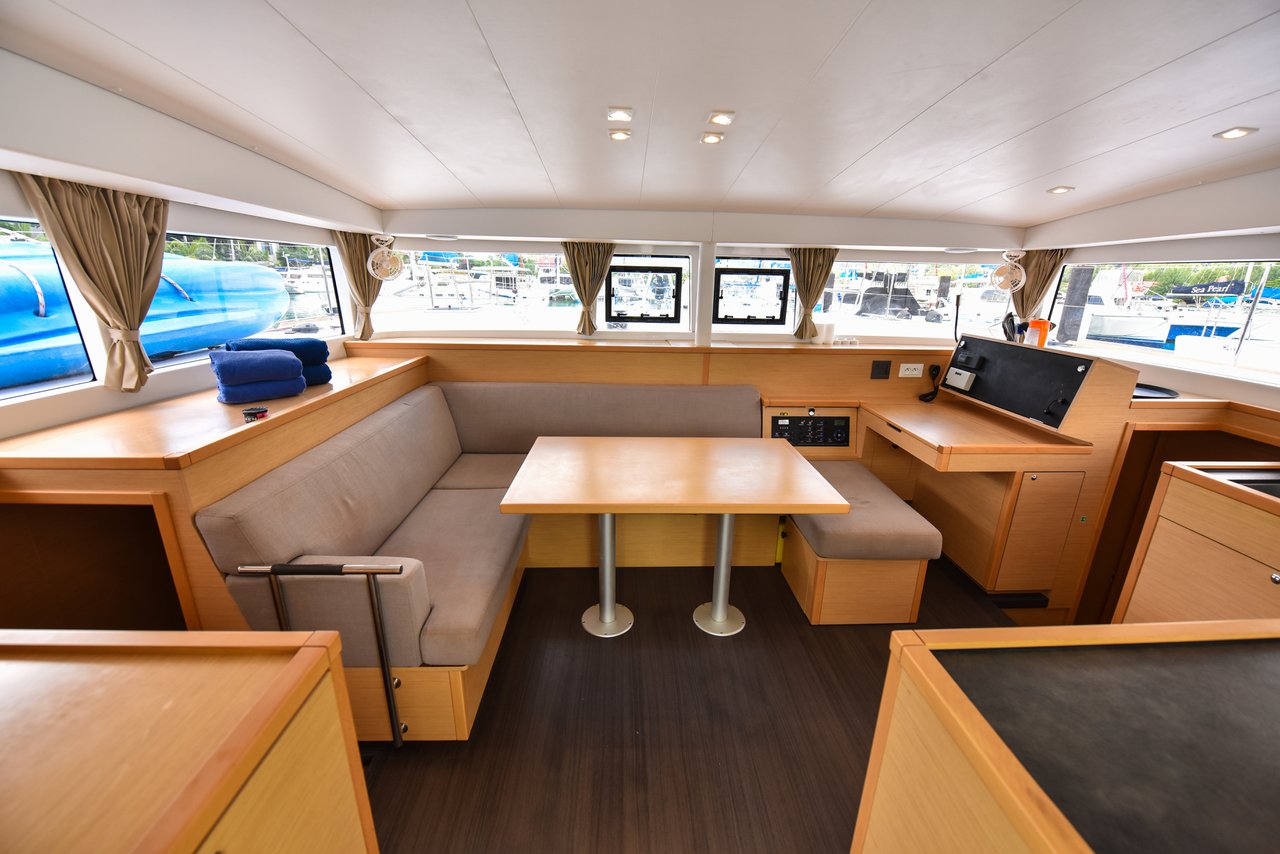 Lagoon 400 S2 - 4 + 2 cab. — photo 13
