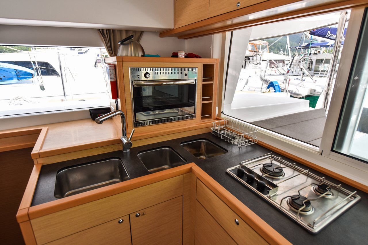 Lagoon 400 S2 - 4 + 2 cab. — photo 15