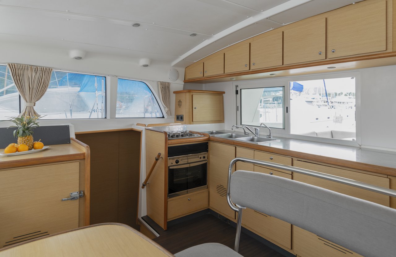 Lagoon 440 - 4 + 1 cab. — photo 19