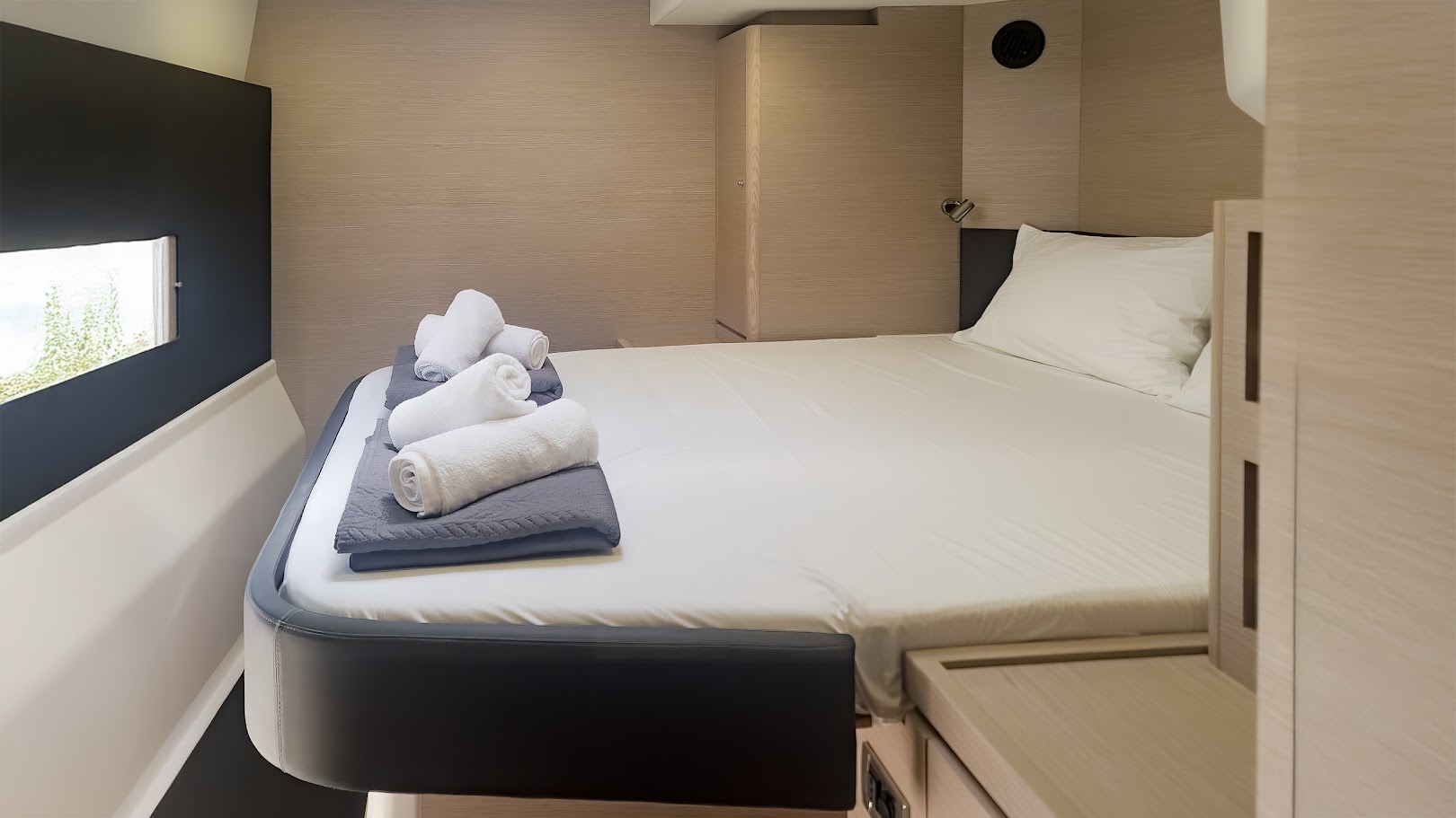 Dufour 48 Catamaran - 5 + 1 cab. — photo 15